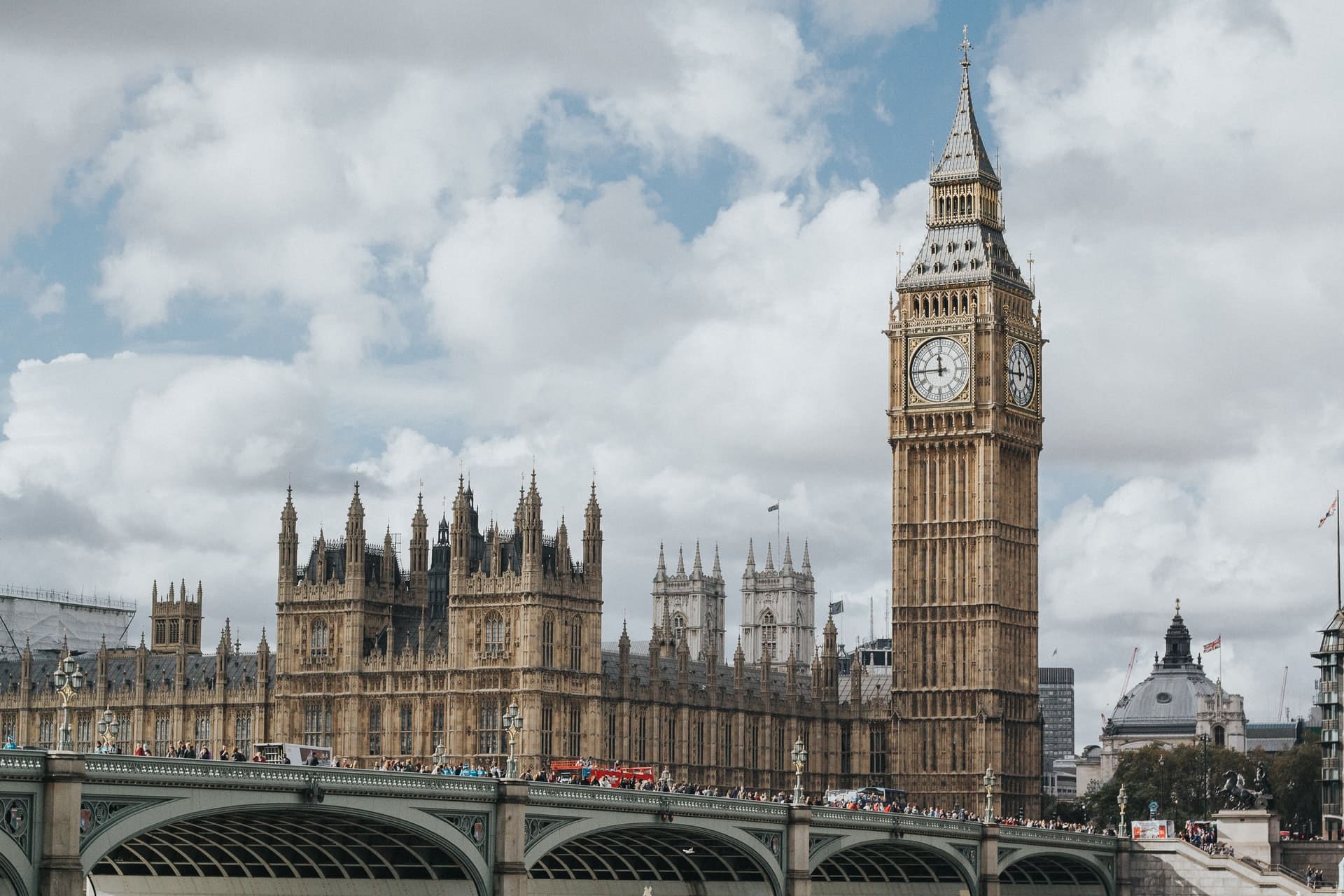 Лондонская башня с часами