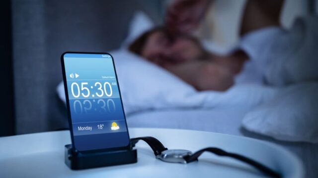 5:30 на экране телефона