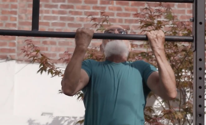 Тренировка 80-летнего деда: он уделает по силе любого лентяя 80летний, Бонилья, мужчина, работает, своих, первых, квалификационных, соревнованиях, Занял, третье, место, придумал, организовать, собственный, спортзал, груди, принял, весом, килограмм, приседает