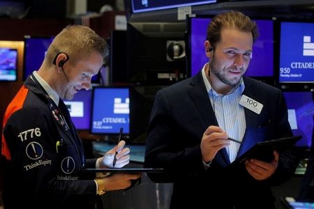 Traders work on the floor of the New York Stock Exchange (NYSE) in New York City, U.S., October 21, 2021. REUTERS/Brendan McDermid