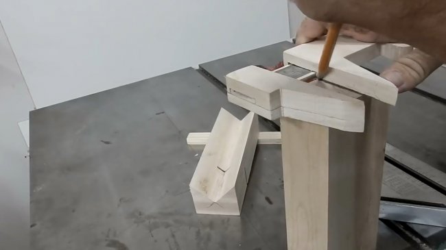 Обработка угловых соединений, приспособление для циркулярной пилы 