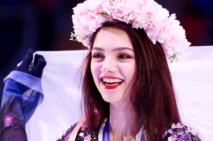 Евгения Медведева опровергла слухи о вредных привычках фигуристов