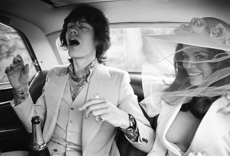 Мик и Бьянка Джаггер в день свадьбы, 1971 в мире, знаменитости, кадры, люди, молодость, слава, фото
