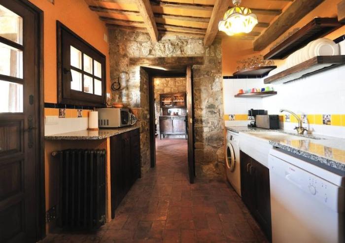 К услугам отдыхающих современная кухня («Castell de Llaes», Испания). | Фото: tripadvisor.es.