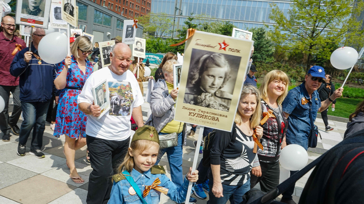 «Бессмертный полк»: Патриоты за океаном и свои Иваны, не помнящие родства «Бессмертный полк»: Патриоты за океаном и свои Иваны, не помнящие родства геополитика,россия