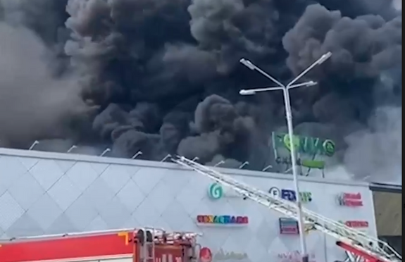 В Хабаровске загорелся гипермаркет «Ремисити»