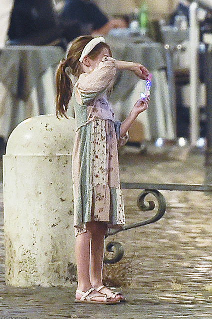 Сиенна Миллер и ее экс-возлюбленный Том Старридж отдыхают в Риме вместе со своей дочерью Звездные пары