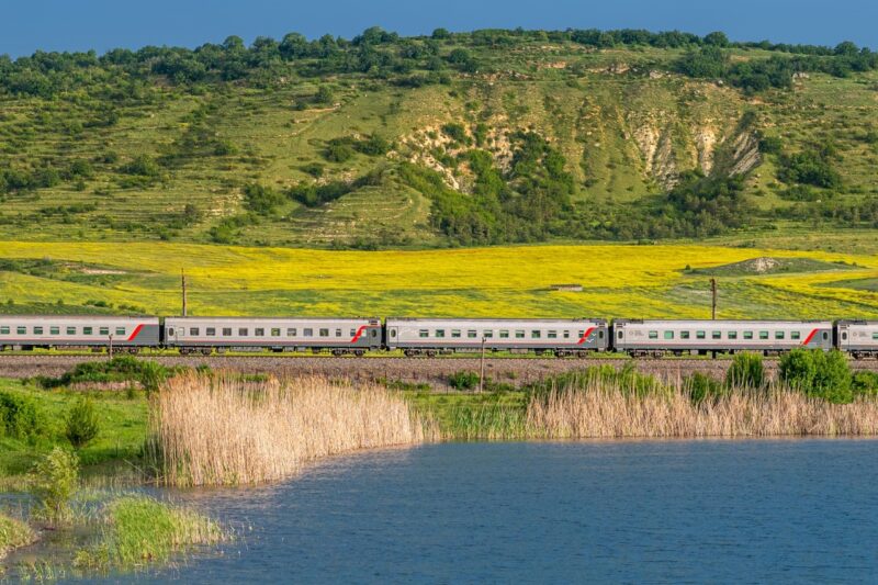 Приметы приближающегося лета: возобновляется железнодорожный маршрут «Симферополь – Смоленск»