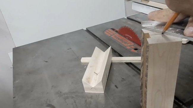 Обработка угловых соединений, приспособление для циркулярной пилы 