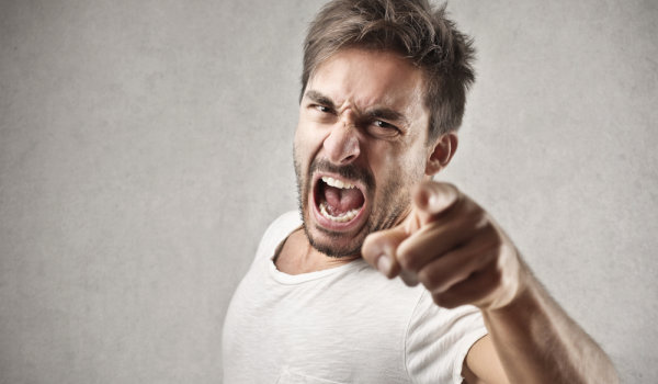 злой человек