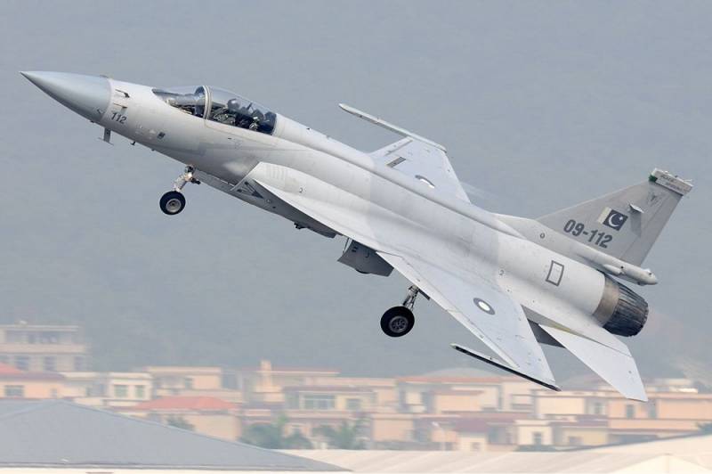 EurAsian Times: Пакистанский пилот JF-17 рассказал о «встрече» с Су-30МКИ ВВС Индии в 2019 году