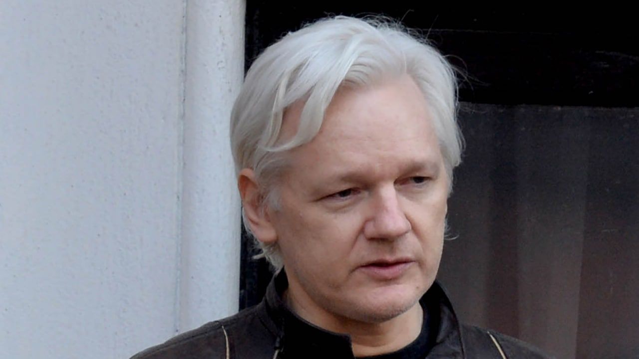 Жена основателя WikiLeaks Ассанжа заявила об ухудшении его состояния в британской тюрьме Происшествия