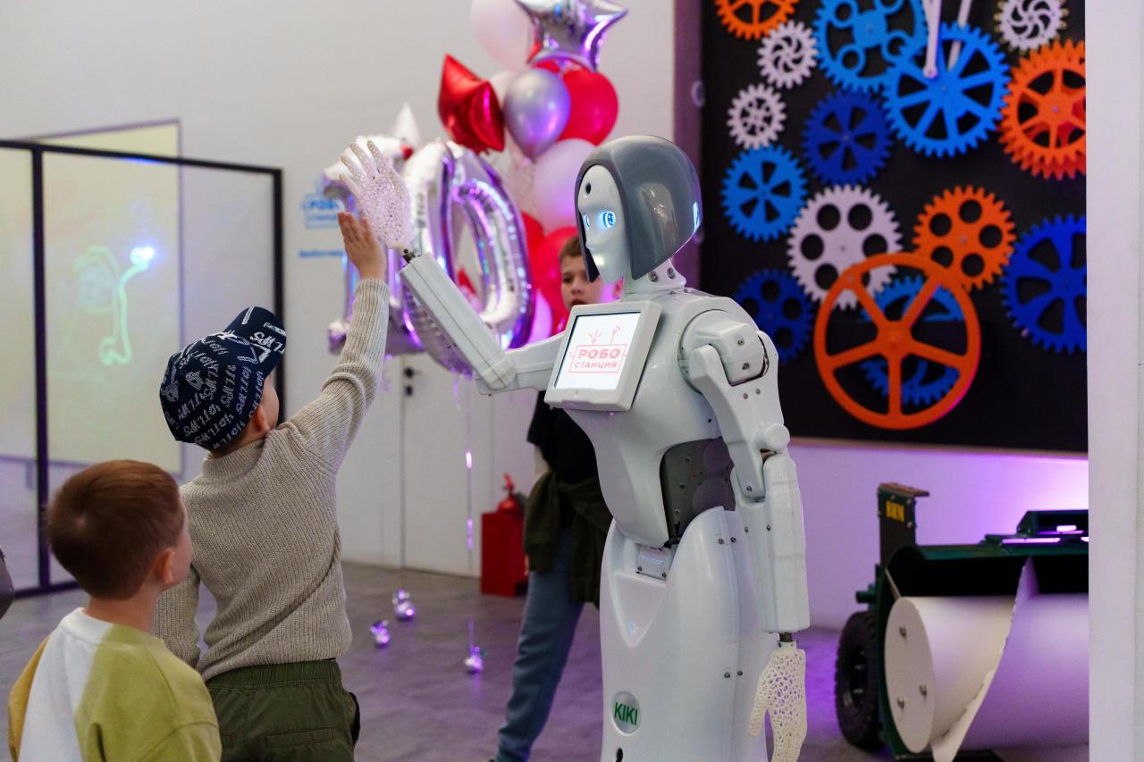 Встреча с настоящим космонавтом и шоу роботов: куда сходить 12 апреля с ребенком Встреча с настоящим космонавтом и шоу роботов: куда сходить 12 апреля с ребенком расскажет, путешествие, «Робостанции», космонавтики, станет, также, выставке, космических, космонавты, апреля, узнают, помощью, космосе, жизни, поделится, смогут, настоящие, Вселенной, очаровательный, «Правда