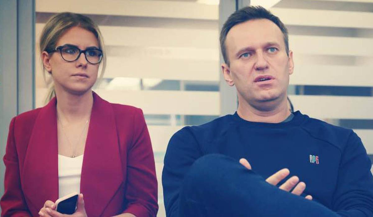 Почему Навальный публично унизил Соболь на стриме