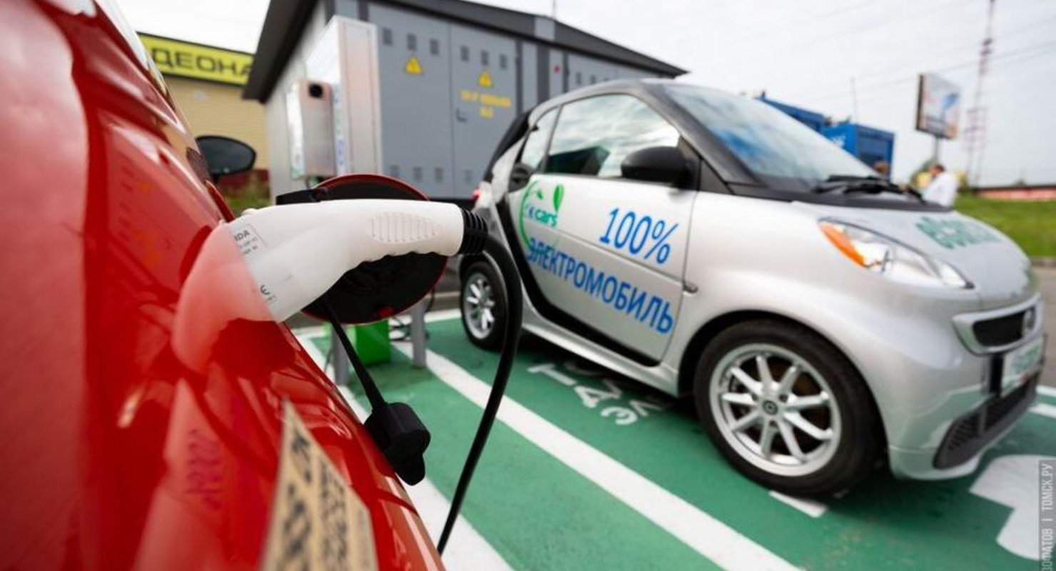 Владельцев электрокаров в Омске хотят освободить от транспортного налога Автомобили
