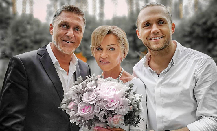 Родители Влада Соколовского отметили 30-летие брака и впервые сыграли свадьбу Свадьбы,Звездные свадьбы