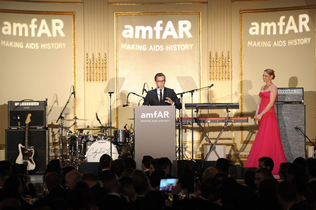 В розовом цвете: Ума Турман на красной дорожке гала-вечера «amfAR 2013» В розовом цвете: Ума Турман на красной дорожке гала-вечера «amfAR 2013»