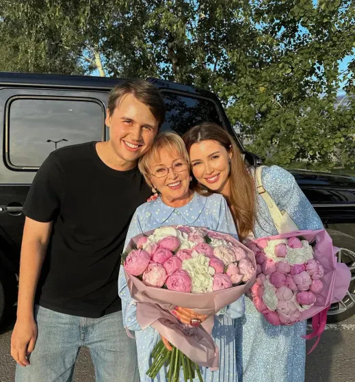 Стало известно, кому сейчас принадлежит элитная недвижимость покойной Анастасии Заворотнюк Заворотнюк, Анастасия, Анастасии, квадратных, Петром, родила, детей, площадью, актриса, после, метров, принадлежит, сейчас, улице, находился, Чернышёв, которым, поженились, фигурист, поддерживал