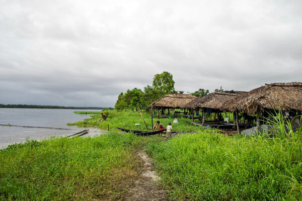 Варао: считают до пяти, плавают с пираньями и не желают ходить в школу Варао: считают до пяти, плавают с пираньями и не желают ходить в школу