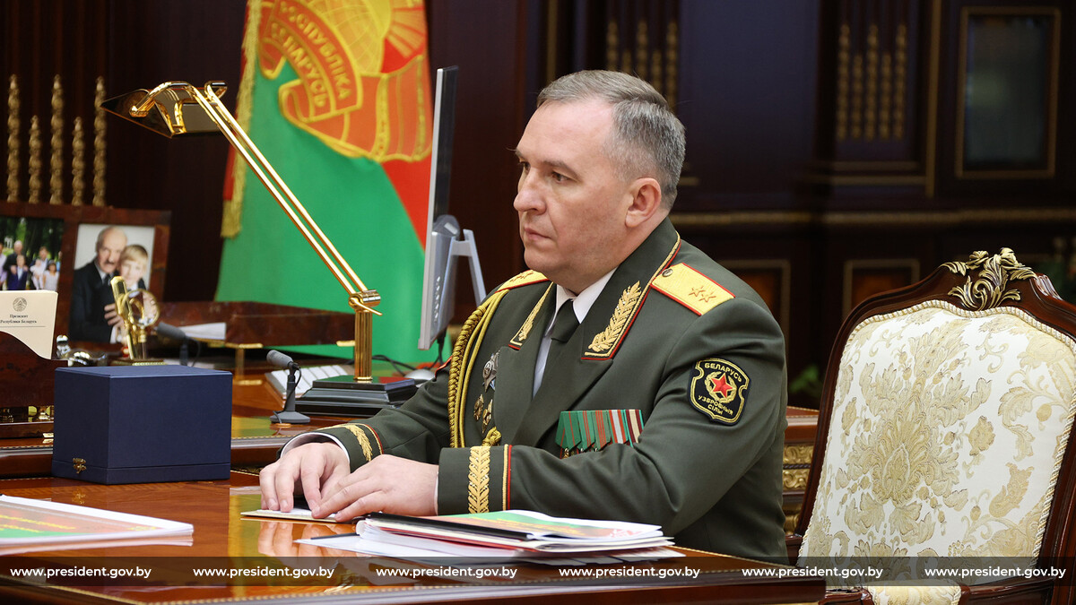 Глава МО: Армия Белоруссии оснащена самым современным вооружением и военной техникой