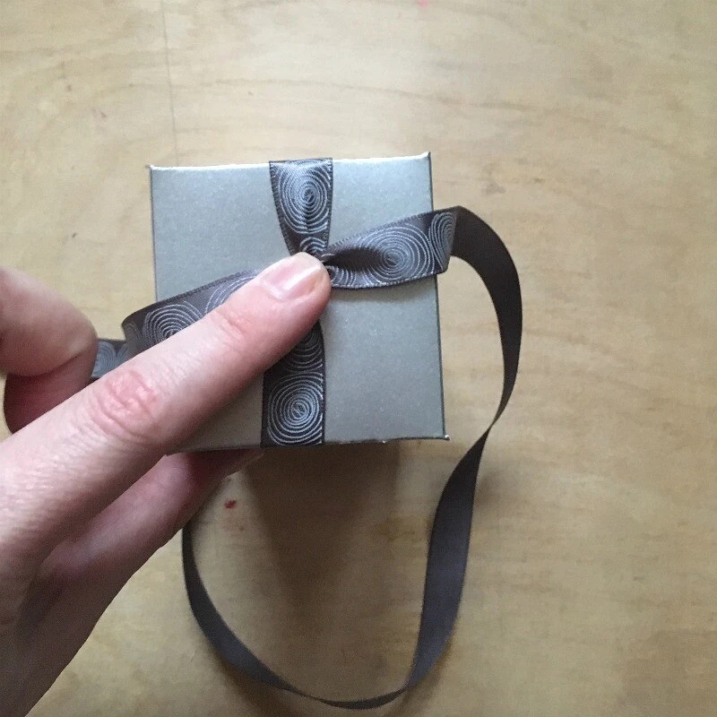 Как сделать подарочную коробку: простой способ коробки, коробку, подарок, коробка, можно, клапаны, добавить, размеры, длины, лучше, листа, чтобы, лентой, концы, бумага, плотная, будет, подойдёт, сначала, ленту
