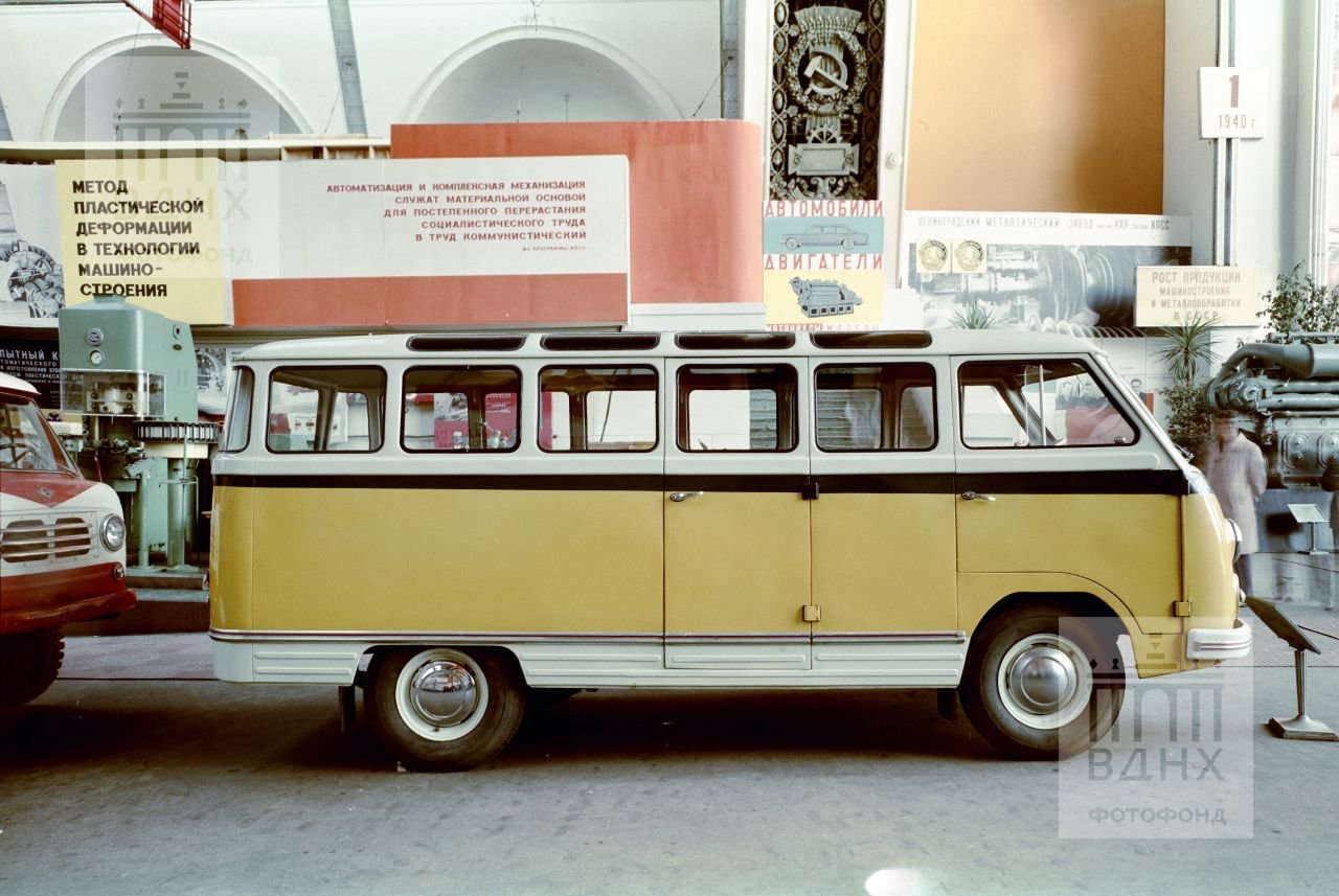 Выставка новых советских автомобилей 1961 года — редкие фото из архива ВДНХ авто и мото,автоновости