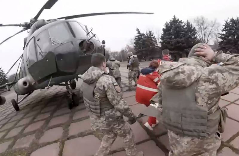 Показаны кадры попытки вертолетами эвакуировать боевиков «Азова» из Мариуполя