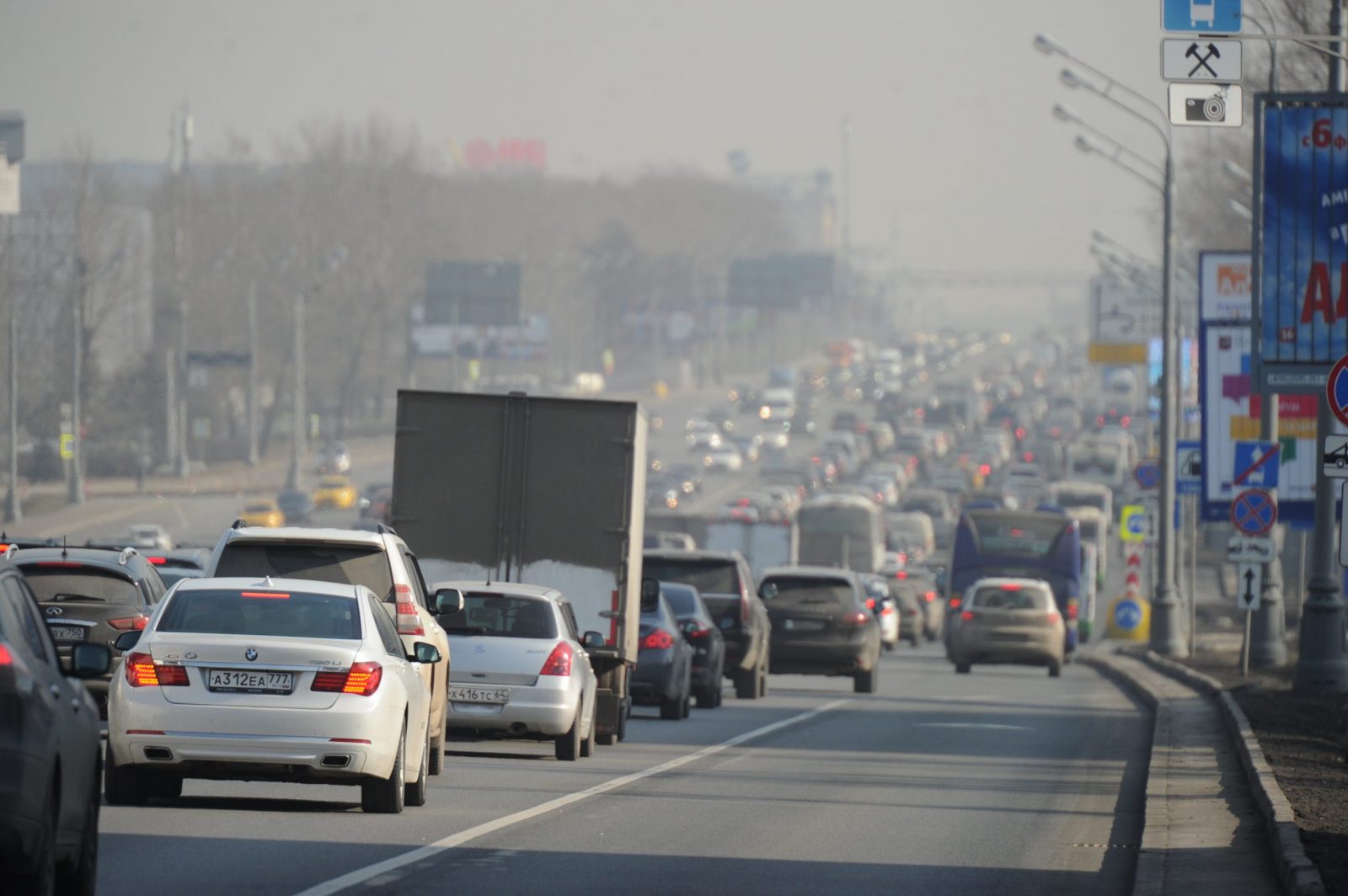 Власти Подмосковья вводят «выделенки» на четырех самых пробочных шоссе