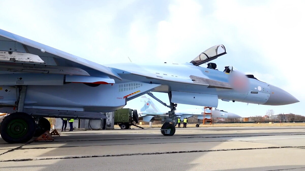 Ростех: Первая в этом году партия Су-35С передана ВКС, которые в свою очередь готовы справится с натовскими F-16