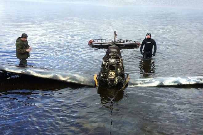 Самолет-призрак из болота: находка черных копателей