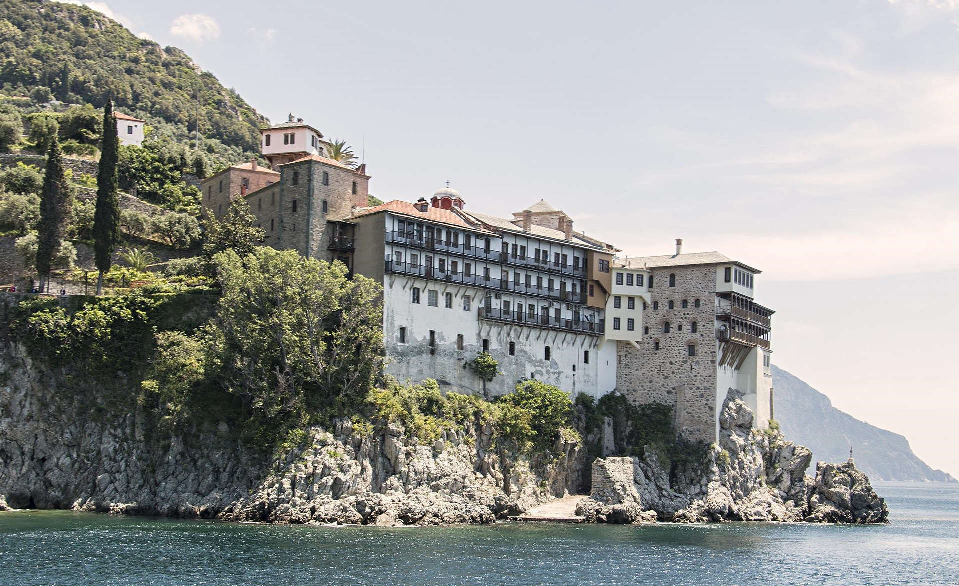 РПЦ сообщила об опасениях из-за возможного выселения русских монахов со святой горы Афон