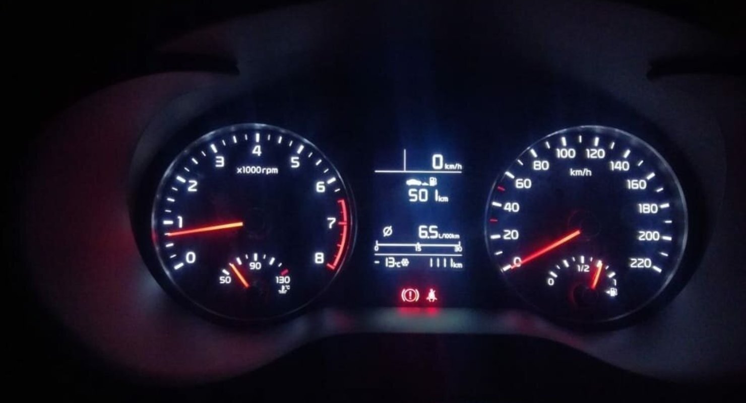 Для чего на спидометре скорости 30 км/ч и 50 км/ч выделены красными полосами