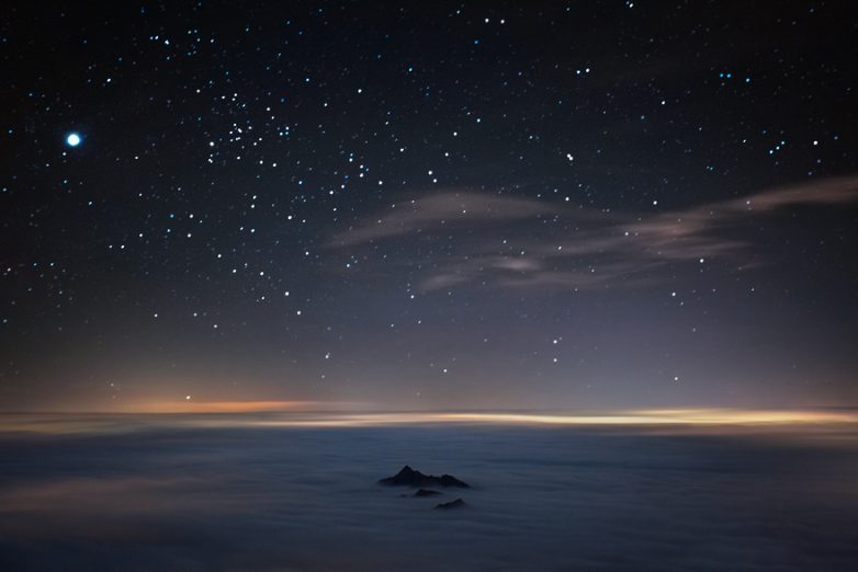 Между небом и облаками