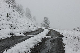 горы дорога снег