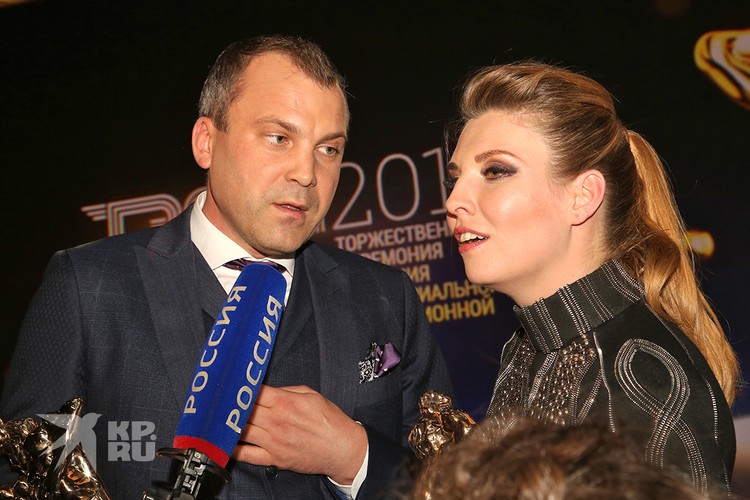 Телеведущий Евгений Попов и его жена Ольга Скабеева.