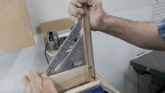 Обработка угловых соединений, приспособление для циркулярной пилы 