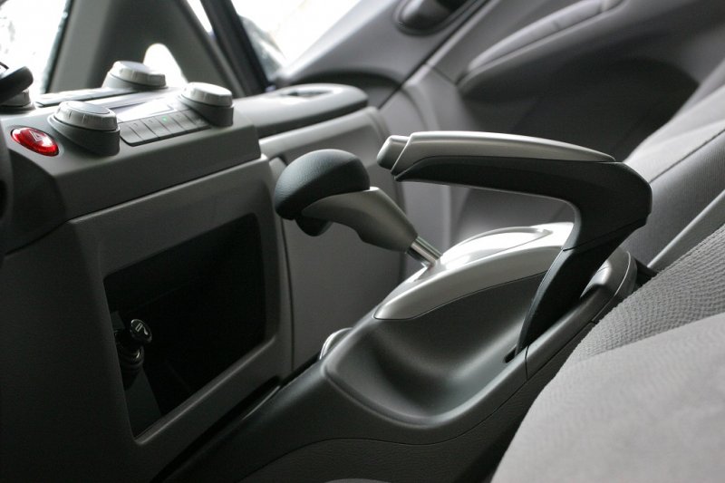 Как избежать аварии, если на ходу автомобиля «провалилась» педаль тормоза? Как избежать аварии, если на ходу автомобиля «провалилась» педаль тормоза? водителю на заметку,советы автомобилистам