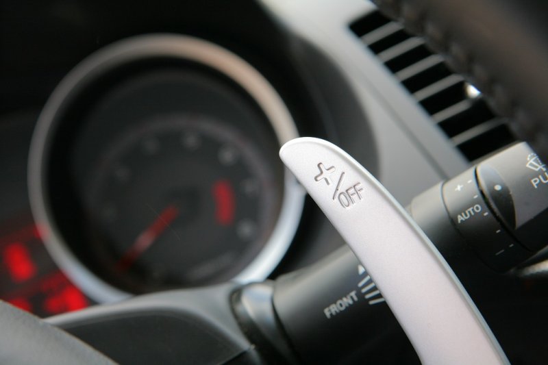 Как избежать аварии, если на ходу автомобиля «провалилась» педаль тормоза? Как избежать аварии, если на ходу автомобиля «провалилась» педаль тормоза? водителю на заметку,советы автомобилистам