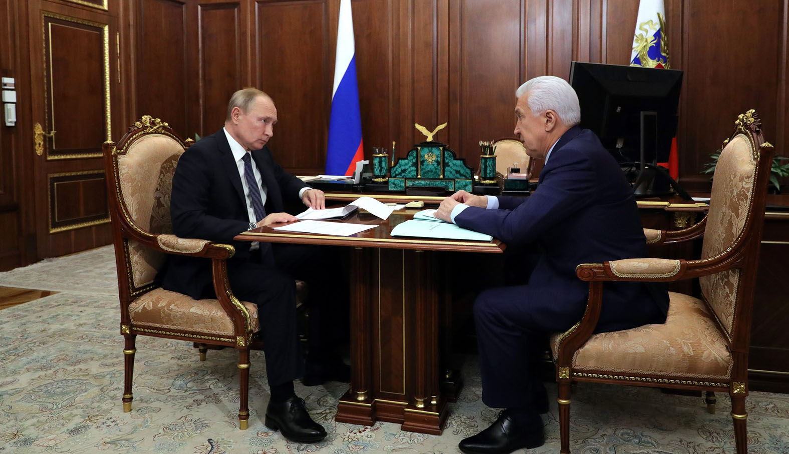 Хитрый ход Путина: Меликов заставит танцевать лезгинку армян и азербайджанцев Хитрый ход Путина: Меликов заставит танцевать лезгинку армян и азербайджанцев россия
