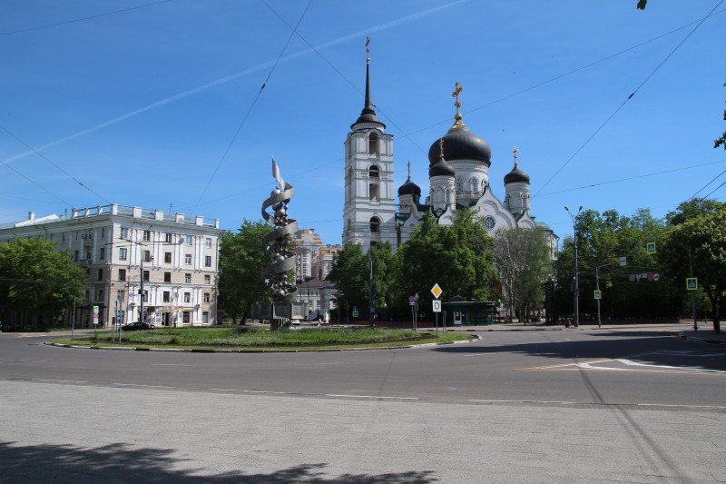 Воронеж. Тёплые денечки. 2 памятник, тогда, который, проекту, Митрофан, театр, память, местные, постамента, военного, Воронежа, собора, Революции, Феоктистова, первые, Воронежский, потому, часть, установлен, цирка