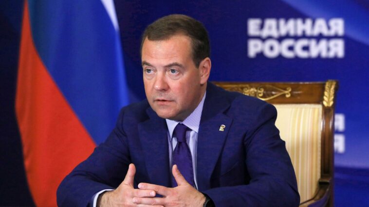 Медведев: нужно расследовать преступления, совершаемые в уголовно-исправительной системе