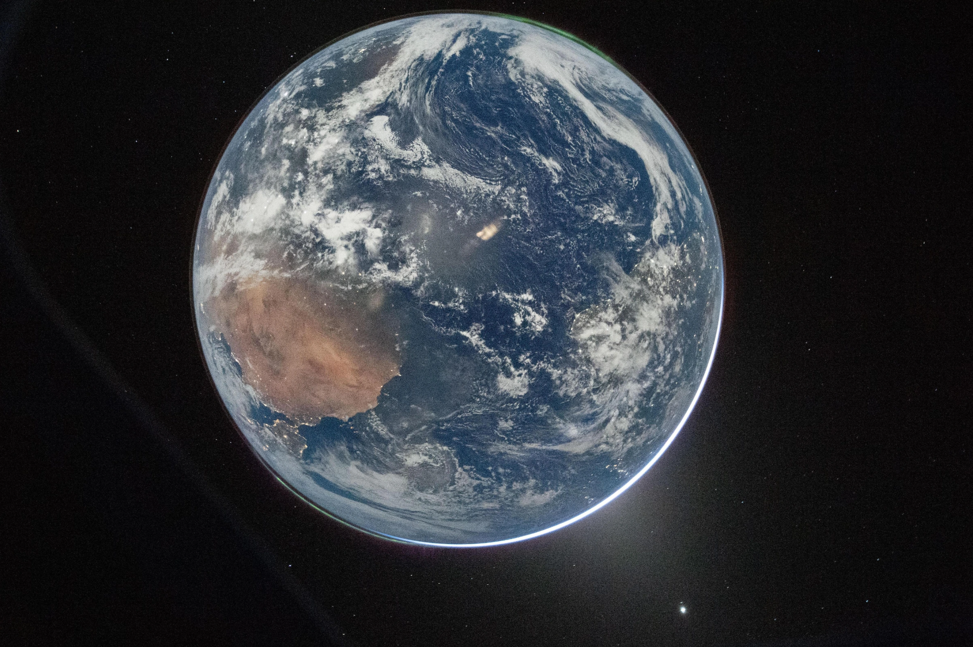 Попросил назвать кратер на Луне в честь жены, которая умерла от рака: что известно о самом обсуждаемом в Сети астронавте — Риде Уайзмане Уайзман, миссии, Кэролл, также, «Артемида2», Уайзмана, полет, после, когда, Землю, справа, дочками, фотосоцсетиРид, чтобы, астронавтов, Земле, науки, назвать, кратер, более