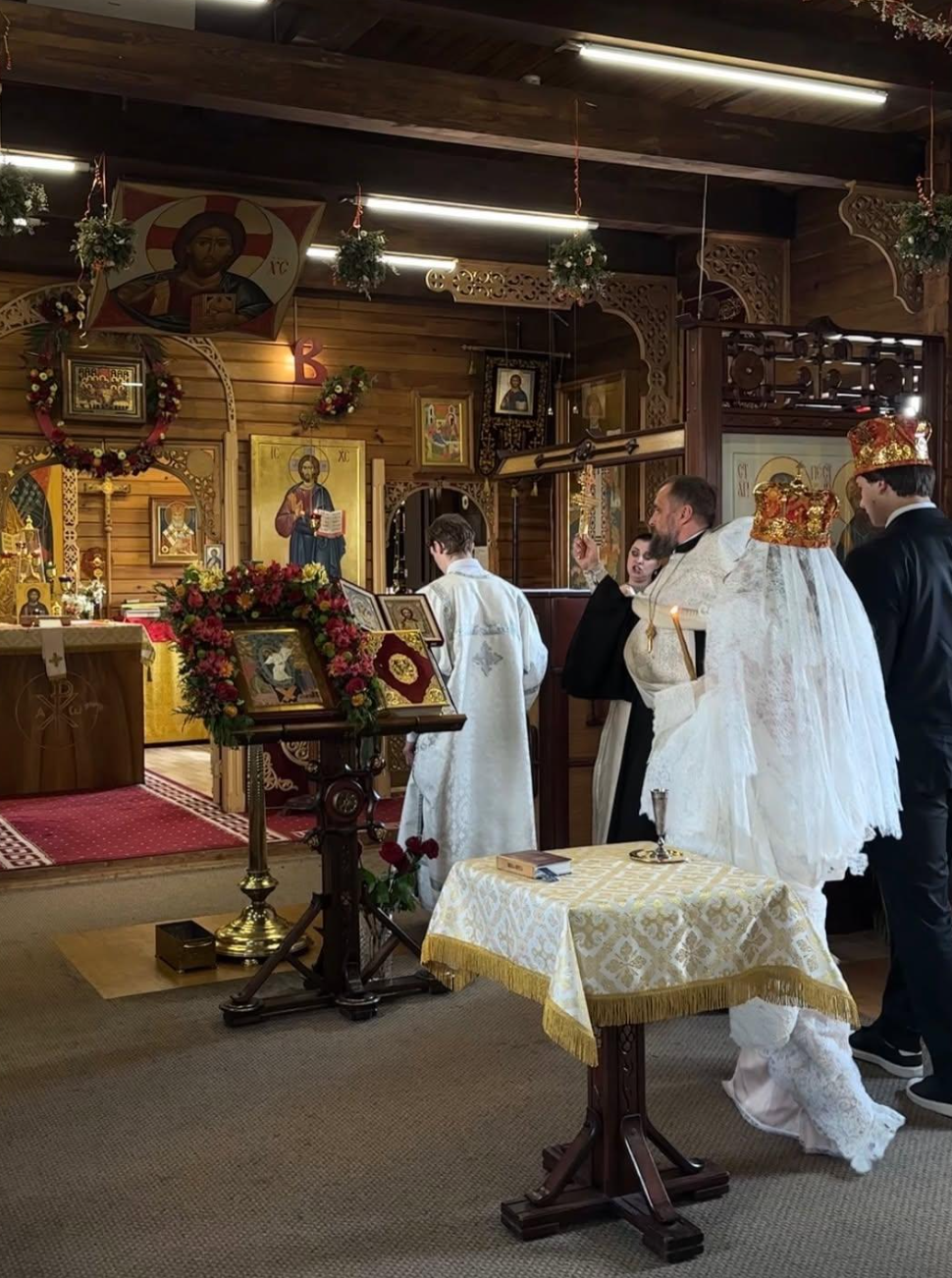 Романтическое кружево и белоснежная фата: Карина Кросс обвенчалась с хоккеистом Марком Рудаковским Карина, Кросс, Рудаковский, хоккеист, младше, помолвке, появился, спортсмен, попросил, одном, выйти, певица, ответила, «Динамо», сделал, блогер, Марком, также, Ершов, спустя