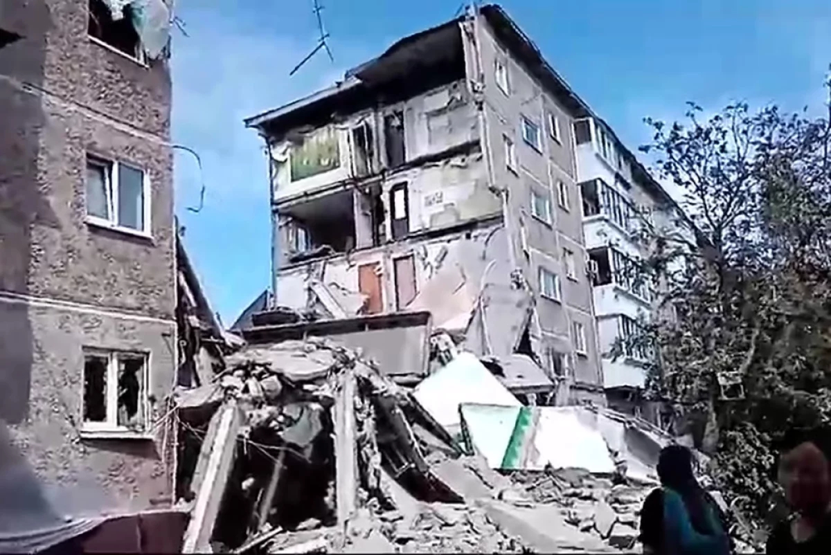 Жильцов обрушенной пятиэтажки в Нижнем Тагиле эвакуируют через окна