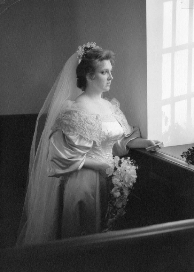 Платье этой невесты прошло через 10 семейных свадеб за 120 лет