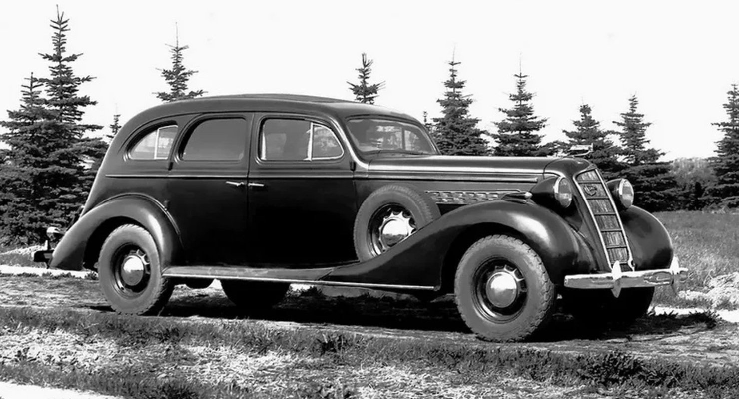 Спрятанный в лесу советский лимузин, найденный через 60 лет