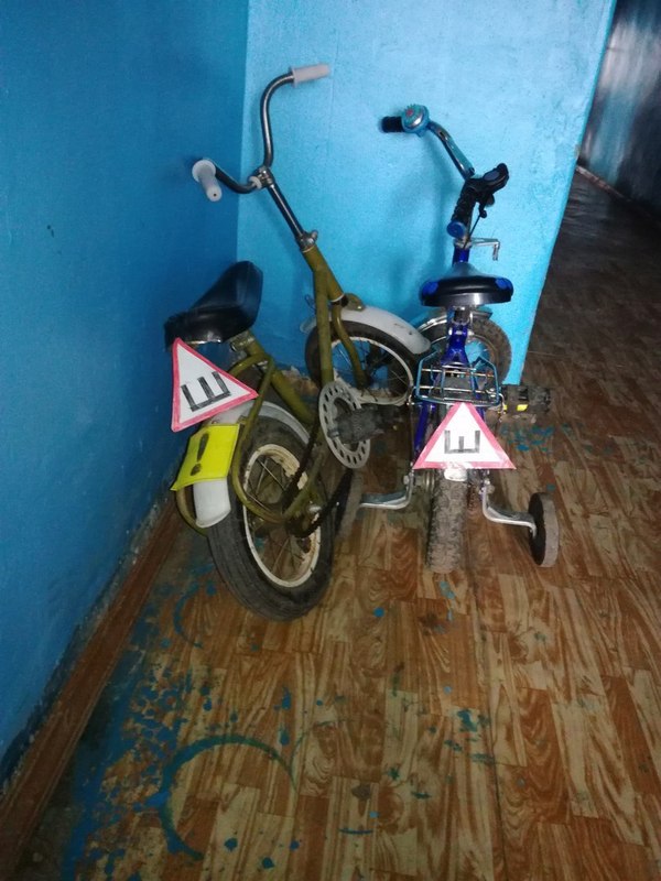 Народный креатив с наклейкой "Шипы" авто, автоприкол, наклейка, пдд, прикол, шипы