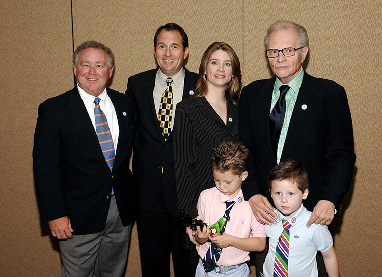 Легендарный ведущий Ларри Кинг потерял двоих детей за две недели Звезды,Новости о звездах