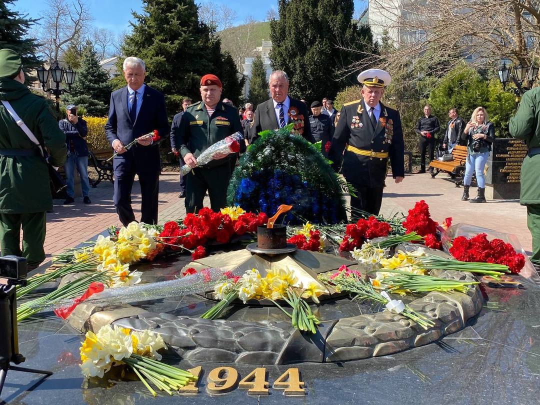 Керчь 1944. 11 Апреля 1944 освобождение Керчи. Ко Дню освобождения города Керчь. Керчь город герой 11 апреля.