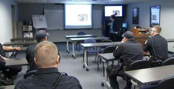 Странные учебные занятия и тренировки полицейских